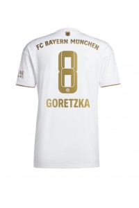 Fotbalové Dres Bayern Munich Leon Goretzka #8 Venkovní Oblečení 2022-23 Krátký Rukáv